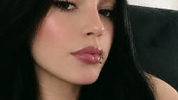 Lari Hot's Picture